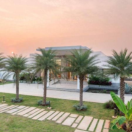 Stayvista At Aj House With Pvt Pool & Projector Set-Up Hyderabad Exteriör bild